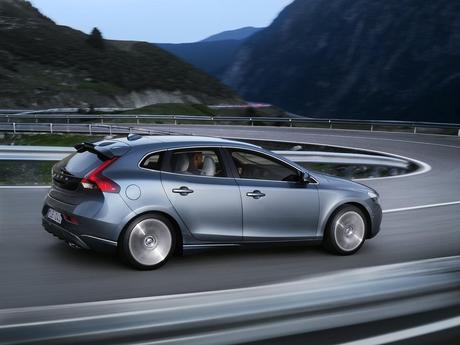 Volvo arricchisce l’offerta della gamma V40 con un nuovo motore 1.6 benzina