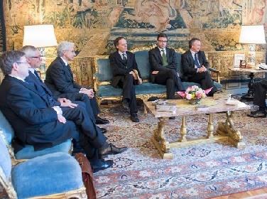 I Saggi hanno deliberato: abolire una Camera, salvare il finanziamento ai partiti e molto altro che sarà ascoltato? C 2 box 22228 foto1 1 I Saggi hanno deliberato: abolire una Camera, salvare il finanziamento ai partiti e molto altro che sarà ascoltato?