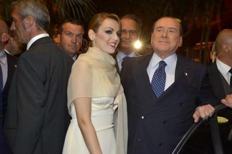 SCHIAFFO ALLA POVERTA' LA CENA DI BERLUSCONI A BARI SCHIAFFO ALLA POVERTA' LA CENA DI BERLUSCONI A BARI