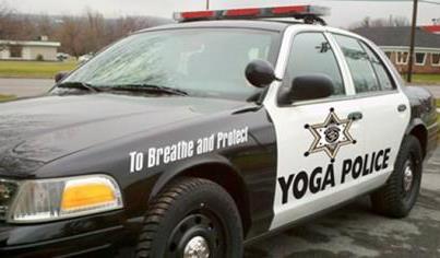 Scuola di Polizia? Scuola di yoga!