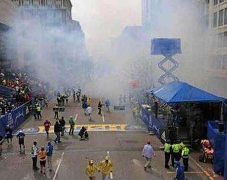 Esplosione alla maratona di Boston, dodici morti