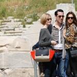 Irina Shayk visita l'Acropoli di Atene08