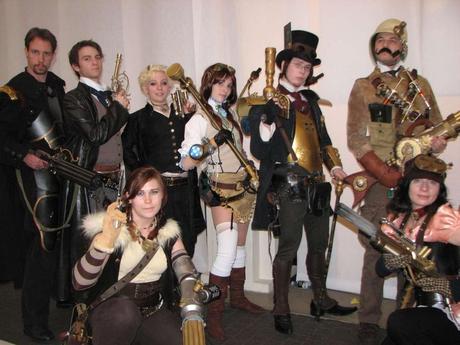 ARRIVA UNA NUOVA GRANDE MANIA NEL MODO DI VESTIRE: LO STEAMPUNK - 2014