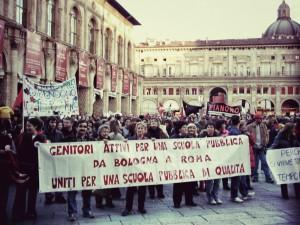 manifestazione-per-scuola-pubblica-piazza-maggiore-300x225