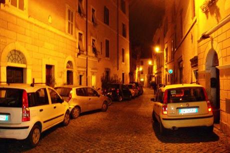 AUTORIMESSA TRASTEVERE: VICOLI DI UNA BELLEZZA SCONVOLGENTE INCAROGNITI DA UNA BURINISSIMA DISCARICA DI LAMIERE! AUTORIMESSA TRASTEVERE: VICOLI DI UNA BELLEZZA SCONVOLGENTE INCAROGNITI DA UNA BURINISSIMA DISCARICA DI LAMIERE!