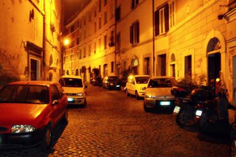 AUTORIMESSA TRASTEVERE: VICOLI DI UNA BELLEZZA SCONVOLGENTE INCAROGNITI DA UNA BURINISSIMA DISCARICA DI LAMIERE! AUTORIMESSA TRASTEVERE: VICOLI DI UNA BELLEZZA SCONVOLGENTE INCAROGNITI DA UNA BURINISSIMA DISCARICA DI LAMIERE!