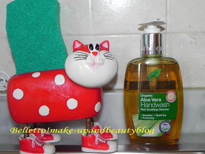 Dr Organic sapone liquido all'Aloe Vera...carezza per la pelle :) Dr Organic sapone liquido all'Aloe Vera...carezza per la pelle :)
