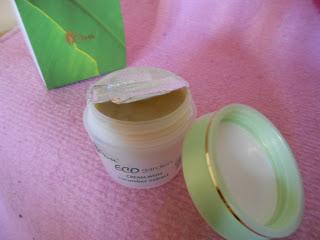 Crema viso fresca (ed ecobio) con estratti di cetriolo.