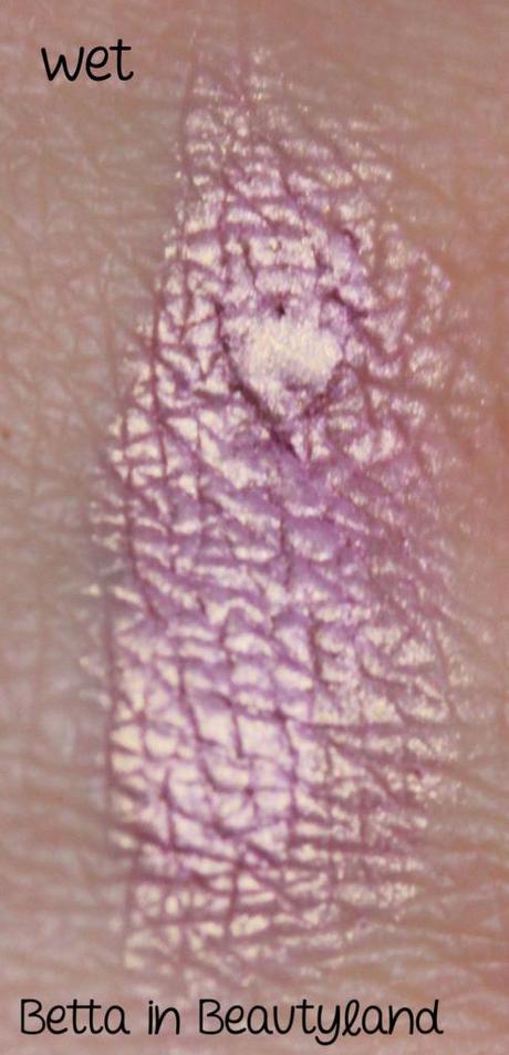 Kiko Pigment Loose Eyeshadow 21 Radiant Freesia Kiko Pigment Loose Eyeshadow 21 Radiant Freesia