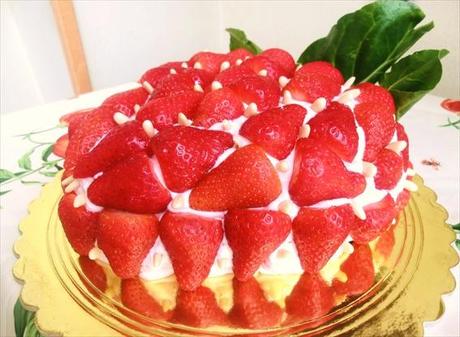 Torta alle fragole e cioccolato bianco / Cake with strawberries and white chocolate