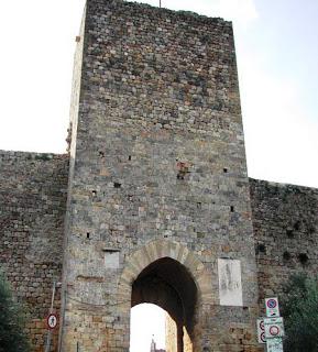 VIAGGI DI PRIMAVERA ... MONTERIGGIONI & IL PROSCIUTTO DI CINTA SENESE ... VIAGGI DI PRIMAVERA ... MONTERIGGIONI & IL PROSCIUTTO DI CINTA SENESE ...