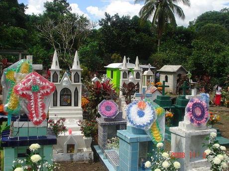 Oaxaca - cimitero di San Juan Bautista Valle Nacional (foto di Reforma.imufomot da Wikipedia) 