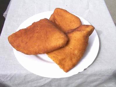 I Mandazi sono panini fritti tipici dell’africa dell’est, simili alle ciambelle.