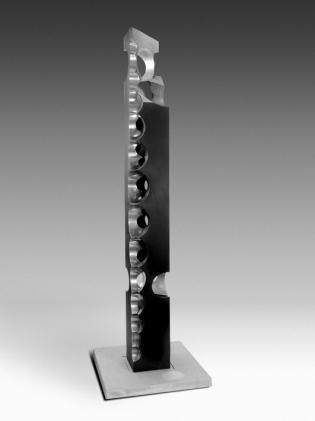 Roberto Vecchione - Immanente - alluminio - cm 23 x h 200 x 23 - 2005