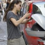 Giulia Michelini shopping in centro 05