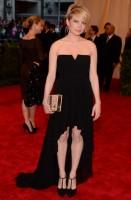 michelle williams - saint laurent (clutch olympia le-tan e gioielli fred leighton)