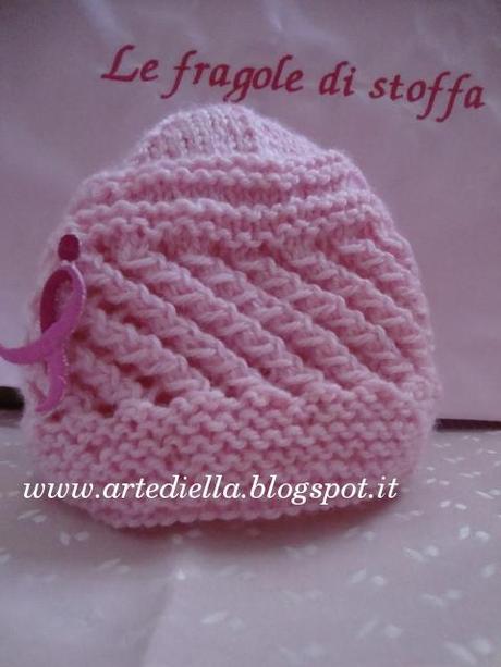 Cappellino e scarpette per neonato con spiegazioni