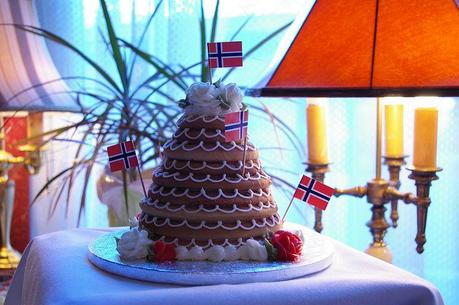 Cronaca di una Kransekage mancata, il dolce danese delle grandi occasioni ridotto a biscottini