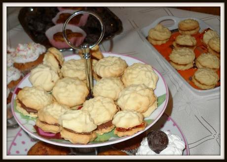 Fiocco dolce alla ricotta e Frollini farciti per la festa della mamma.