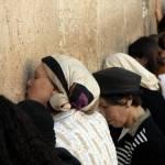 Gerusalemme, vincono le donne: libere di mostrarsi e di pregare