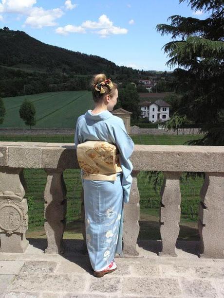 La vestizione del Kimono La vestizione del Kimono