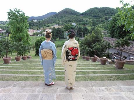 La vestizione del Kimono La vestizione del Kimono