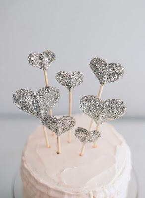 Glittered hearts for a sparkling cake!