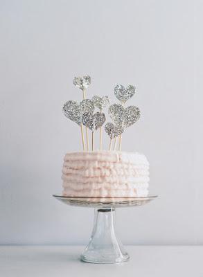 Glittered hearts for a sparkling cake!