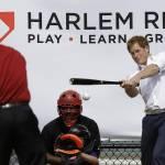 Principe Harry gioca a baseball ad Harlem 05