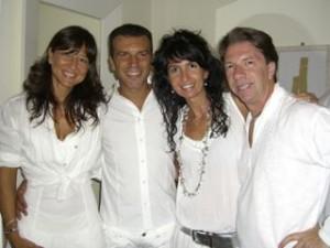 Di bianco vestiti a una festa. Roberto e Roberta tra me e mio marito Daniele.