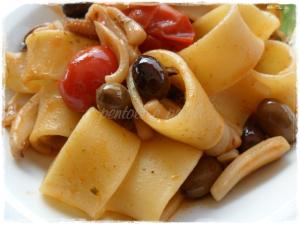 calamarata pasta pesto olive taggiasche pomodorini seppie Calamarata con… Seppie, Pomodorini e Pesto!