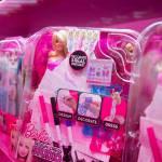 La casa rosa di Barbie apre a Berlino proteste a Berlino 11