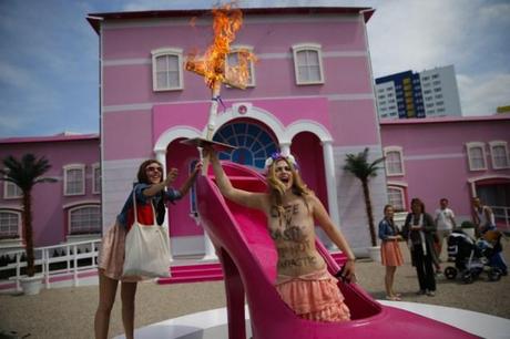 370723-berlin-barbie-dream-house