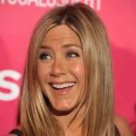 Jennifer Aniston fa la “coppettazione”: aumenta la fertilità