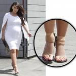 Kim Kardashian: scarpe “a pressione” e… piedi a salsicciotto