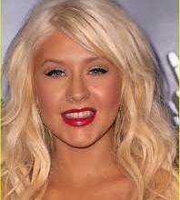 Christina Aguilera, magrissima, torna a “The voice”