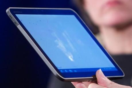 motorola everest front 510x340 Ecco il Tablet di Motorola con Android Honeycomb | Foto, caratteristiche tecniche e video
