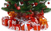 7969974 mucchio di rossi regali sotto l albero di natale decorato
