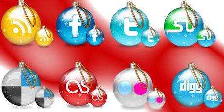 8 icone social network a forma di palle di Natale