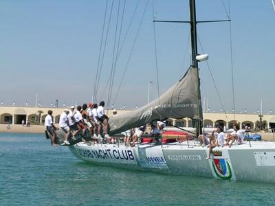 UNA VELA DI SOLIDARIETA' UNA VELA DI SOLIDARIETA'