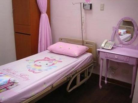 ASSURDO!!! L'OSPEDALE DI MATERNITA' DI HELLO KITTY