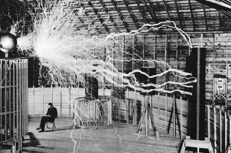 Nikola-Tesla-at-work