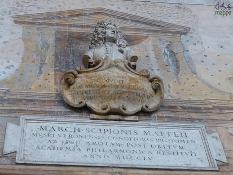 La targa a Scipione Maffei al Museo Lapidario Maffeiano iscrizione scipione maffei museo maffeiano verona 550x412 La targa a Scipione Maffei al Museo Lapidario Maffeiano