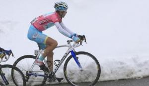 Stratosferico Nibali, vince sotto la neve e fa suo il Giro