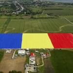 In Romania bandiera da Guinness: è grande come tre campi da calcio