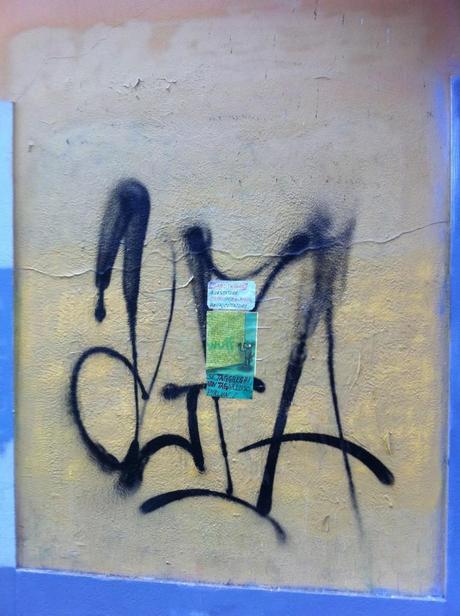 I frutti malati della movida : ecco chi sono i vandali che distruggono le vetrine di Milano- inchiesta di Kino Invisible.