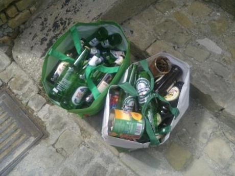 Centro storico disseminato di bottiglie. Urgono regolamento e sanzioni raccolta, differenziata, venanzi