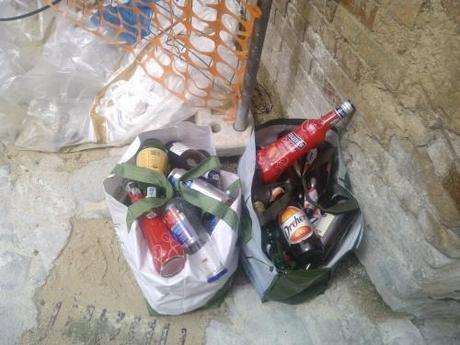 Centro storico disseminato di bottiglie. Urgono regolamento e sanzioni raccolta, differenziata, venanzi