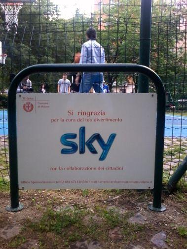 Grazie a Sky inaugurato un nuovo campo di streetball a Milano