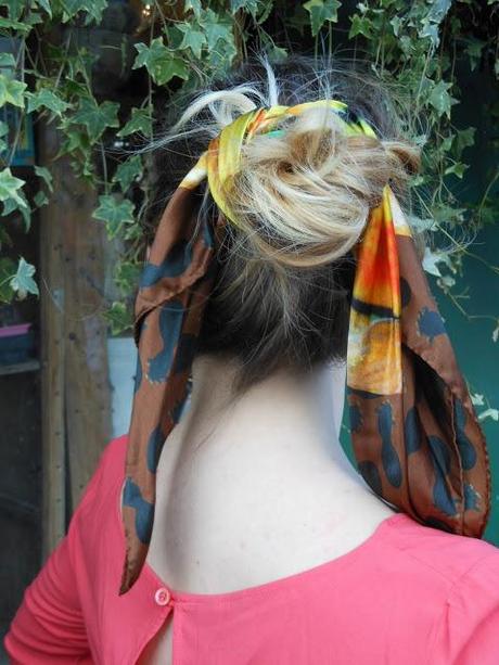 Come indossare il foulard tra i capelli